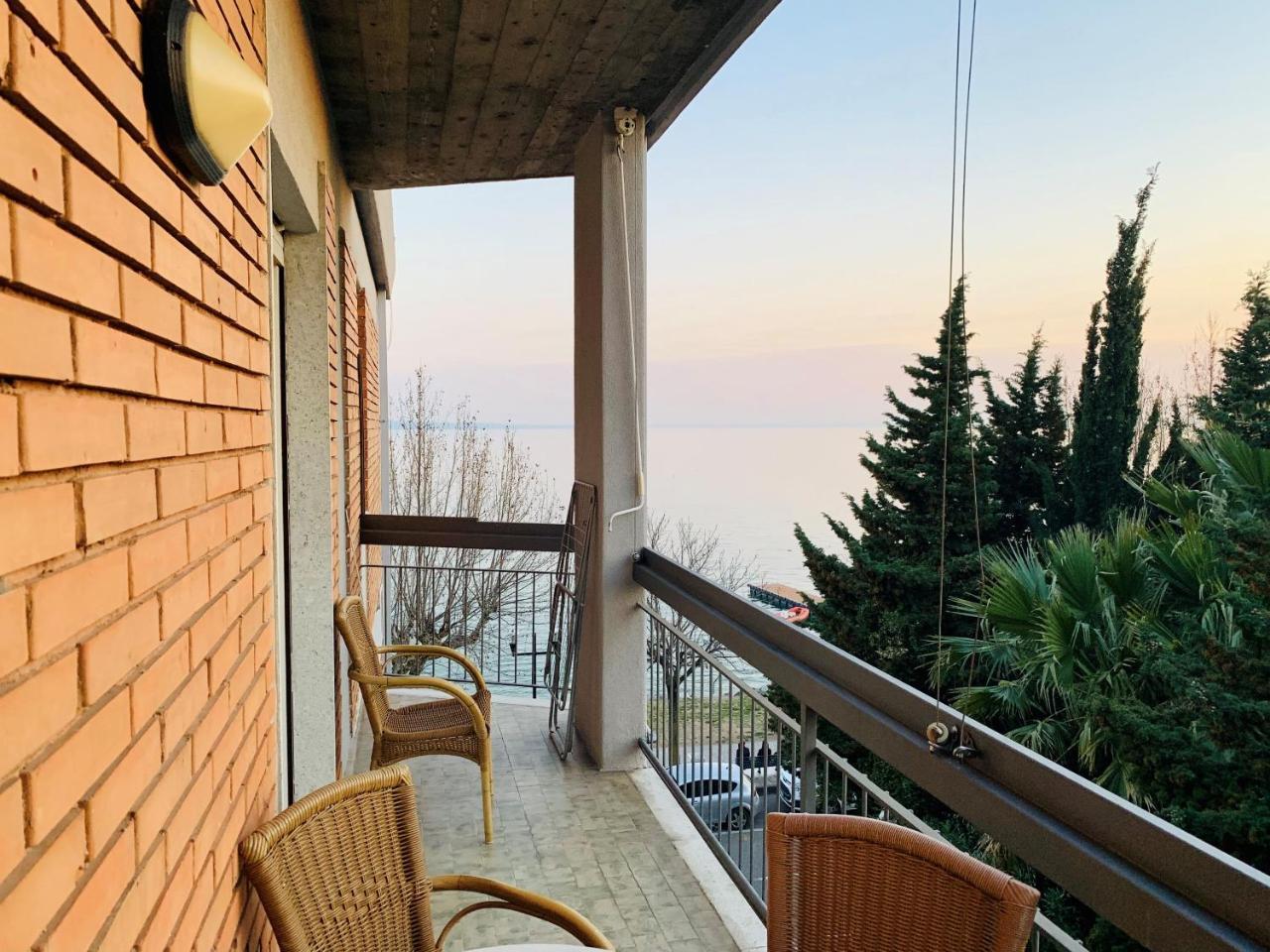 Front Lake Apartment 바르돌리노 외부 사진